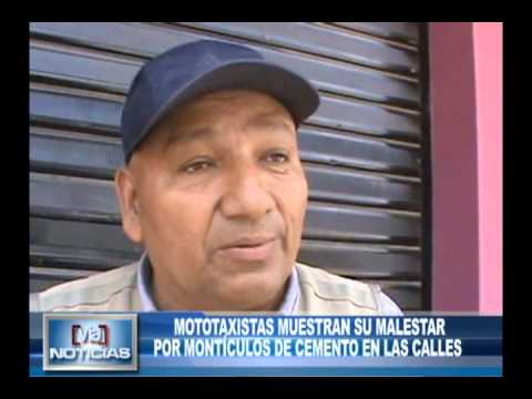 Motocarristas muestran su malestar por montículos de cemento en las calles Motocarristas muestran su malestar por montículos de cemento en las calles