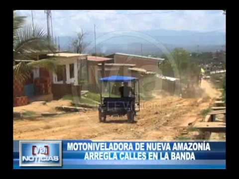 Moto niveladora de Nueva Amazonía arregla calles en la Banda