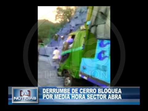 Derrumbe de cerro bloqueó sector Abra Derrumbe de cerro bloqueó sector Abra