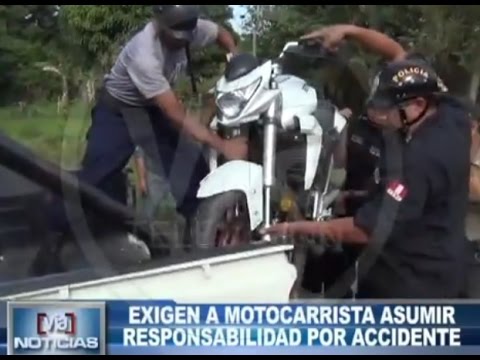 Exigen que motocarrista asuma responsabilidad por ocasionar accidente Exigen que motocarrista asuma responsabilidad por ocasionar accidente