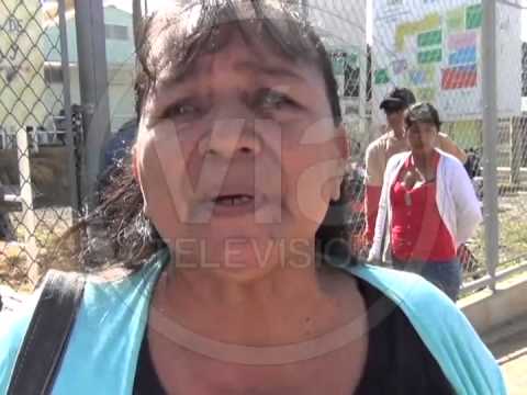 Mujer indignada solicita ser atendida en hospital Mujer indignada solicita ser atendida en hospital