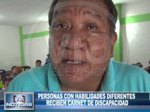 Personas con habilidades diferentes reciben carnet de discapacidad Personas con habilidades diferentes reciben carnet de discapacidad