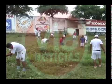 Serenos de Tarapoto Limpian de malezas el estadio Serenos de Tarapoto Limpian de malezas el estadio
