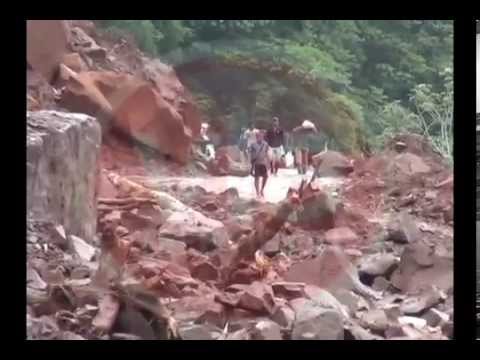 Continúan los derrumbes en la carretera Shapaja- Chazuta Continúan los derrumbes en la carretera Shapaja- Chazuta