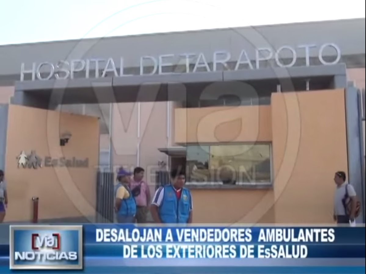 Desalojan a vendedores ambulantes de los exteriores de EsSalud Desalojan a vendedores ambulantes de los exteriores de EsSalud