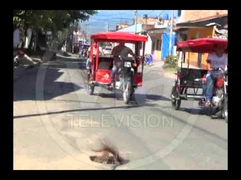 Hoyo en el jirón jorge chávez preocupa a los vecinos de la zona Hoyo en el jirón jorge chávez preocupa a los vecinos de la zona