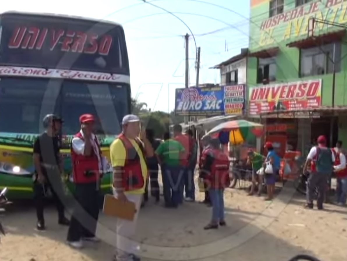 Multan a bus por cargar pasajeros en vía pública en Morales Multan a bus por cargar pasajeros en vía pública en Morales