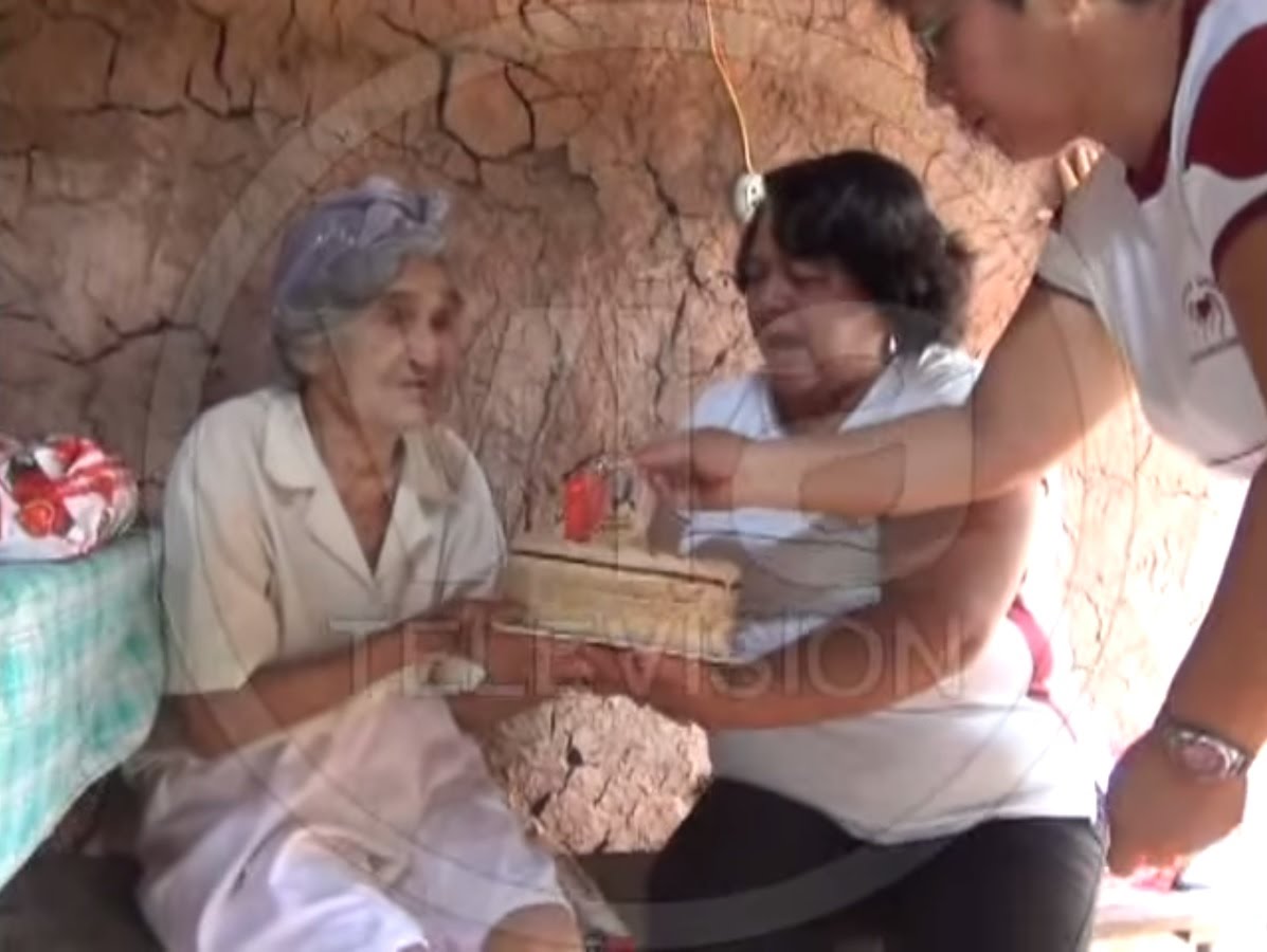 Anciana natural de zapatero cumple 106 años Anciana natural de zapatero cumple 106 años