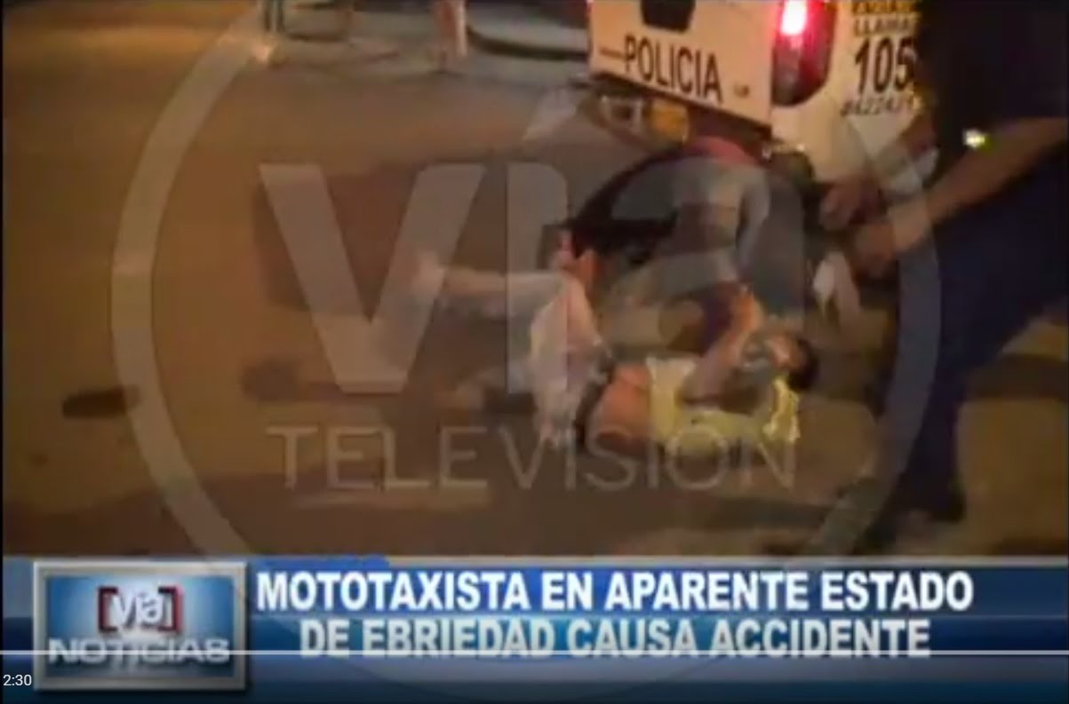 Mototaxista ebrio ocasiona accidente y arma bronca a su victima Mototaxista ebrio ocasiona accidente y arma bronca a su victima