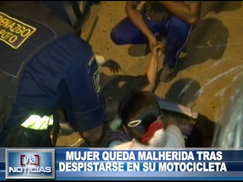 Mujer queda malherida tras despistarse en su motocicleta Mujer queda malherida tras despistarse en su motocicleta