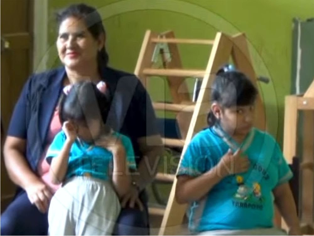 Niños con discapacidad visual reciben apoyo solidario Niños con discapacidad visual reciben apoyo solidario