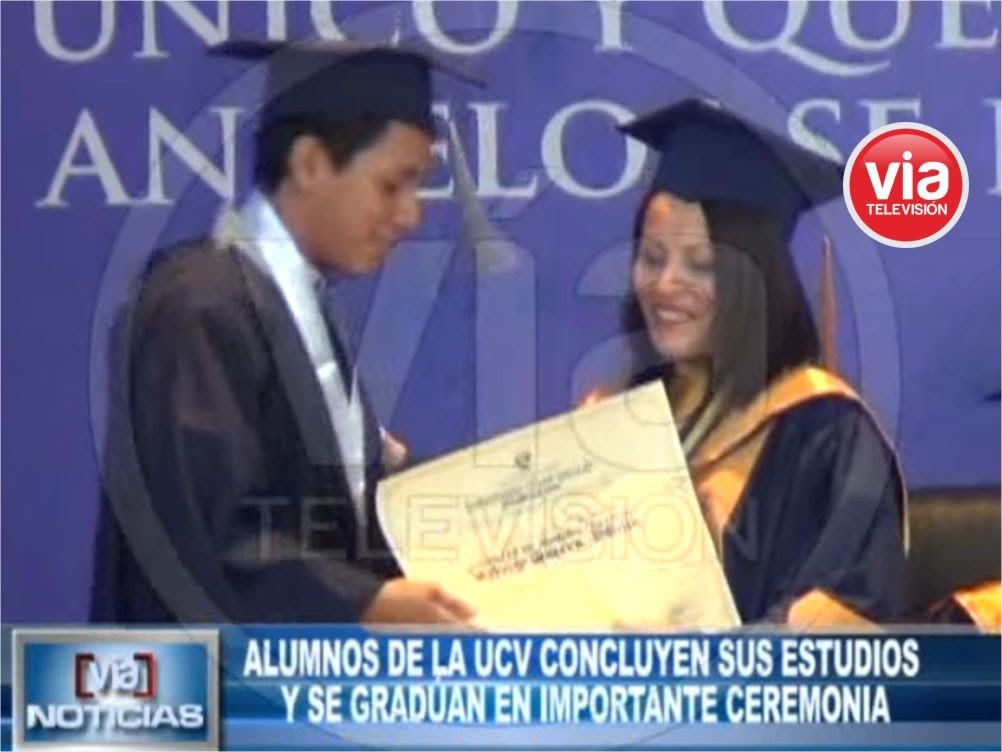 Alumnos de la César Vallejo concluyen sus estudios y se gradúan en importante ceremonia Alumnos de la César Vallejo concluyen sus estudios y se gradúan en importante ceremonia