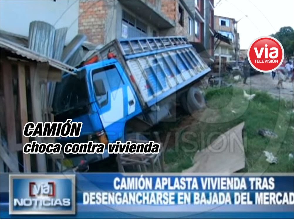 Camión aplasta vivienda tras desengancharse en bajada del mercado Camión aplasta vivienda tras desengancharse en bajada del mercado