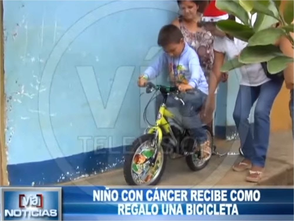 Niño con cáncer recibe como regalo una bicicleta Niño con cáncer recibe como regalo una bicicleta
