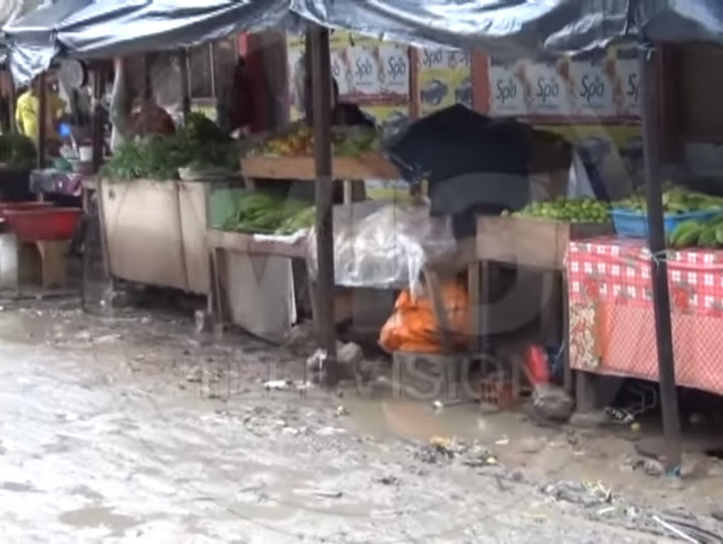 Calles del mercado tres a punto de colapsar por continuas precipitaciones pluviales Calles del mercado tres a punto de colapsar por continuas precipitaciones pluviales