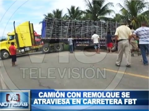 Camión con remolque se atraviesa en carretera FBT Camión con remolque se atraviesa en carretera FBT