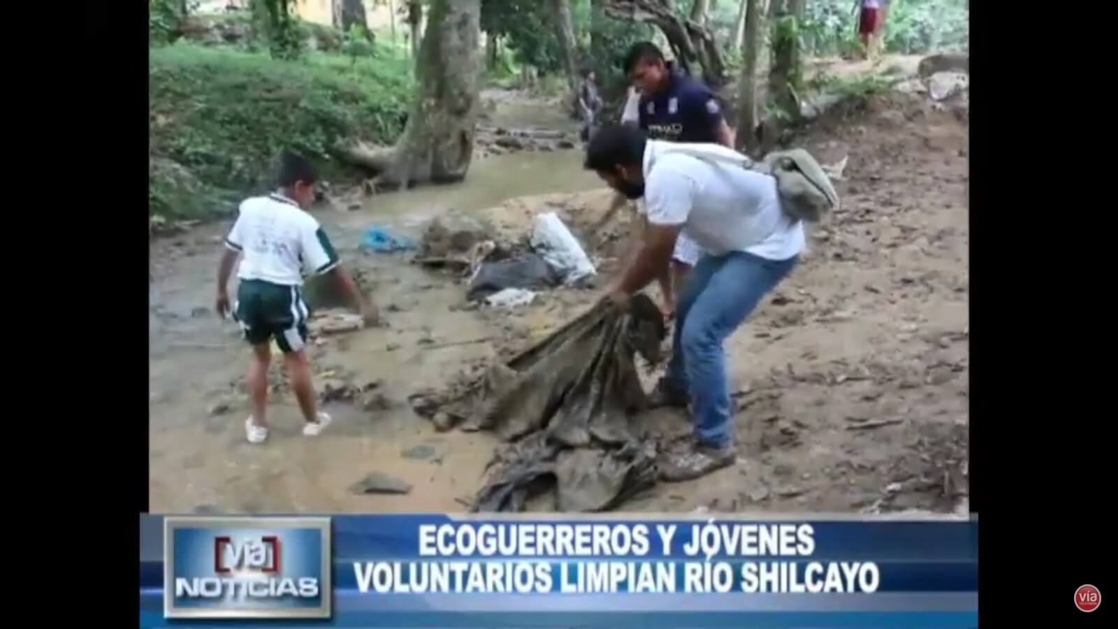 Ecoguerreros y jóvenes voluntarios limpian río Shilcayo