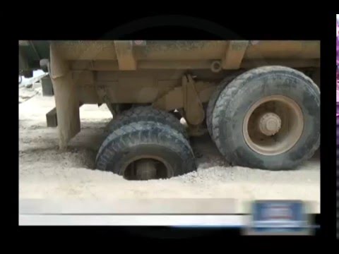 Volquete se atolla en obra del jirón Shapaja Volquete se atolla en obra del jirón Shapaja