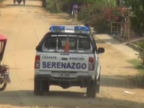Barristas de Alianza Lima lanzan bombas molotov