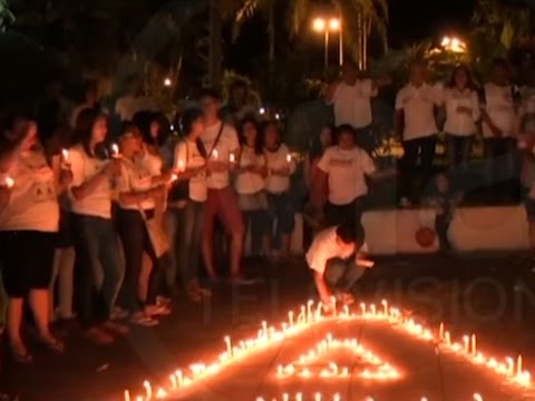 Seguidores de César Acuña realizan vigilia en la plaza de Tarapoto Seguidores de César Acuña realizan vigilia en la plaza de Tarapoto