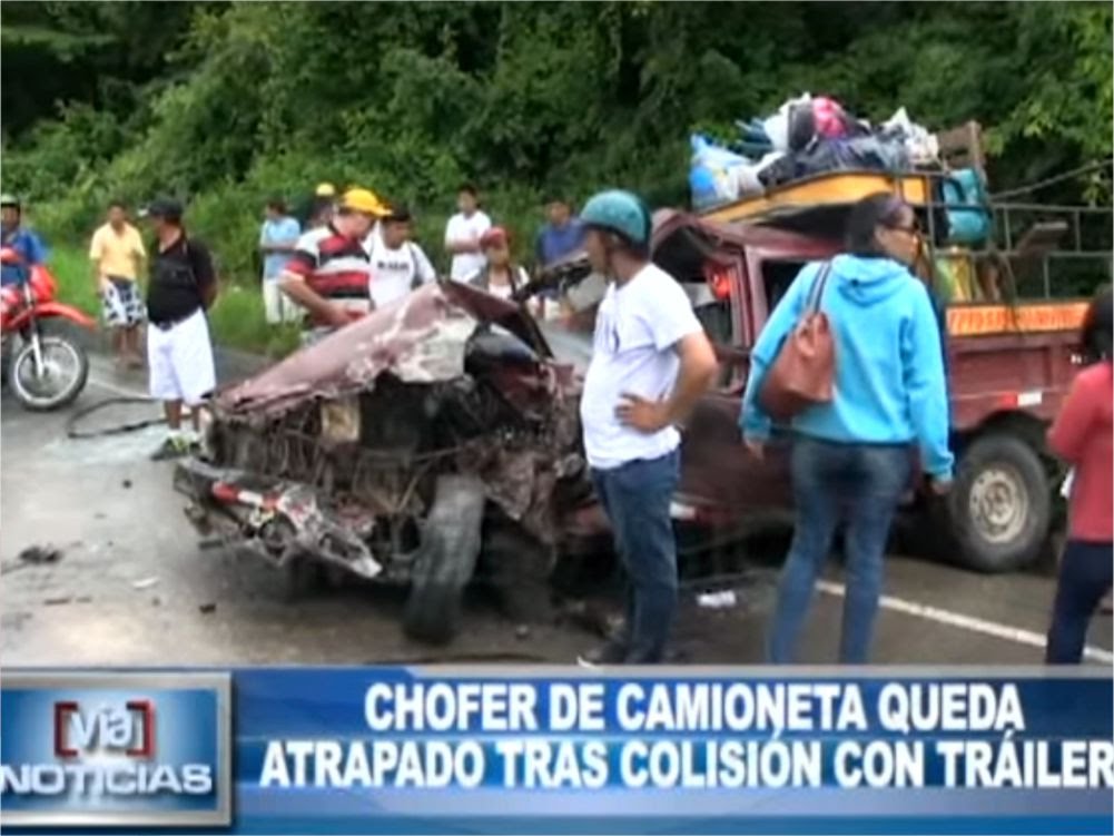 Chofer de camioneta queda atrapado tras colisión con tráiler Chofer de camioneta queda atrapado tras colisión con tráiler