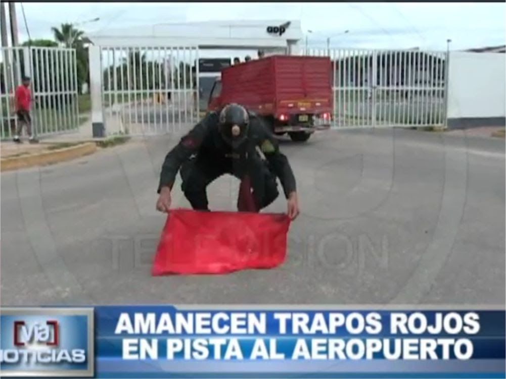 Tarapoto: Amanecen trapos rojos en pista al aeropuerto Tarapoto: Amanecen trapos rojos en pista al aeropuerto