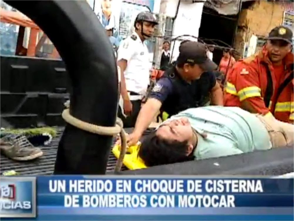 Tarapoto: Un herido en Choque de Cisterna de bomberos con motocar Tarapoto: Un herido en Choque de Cisterna de bomberos con motocar