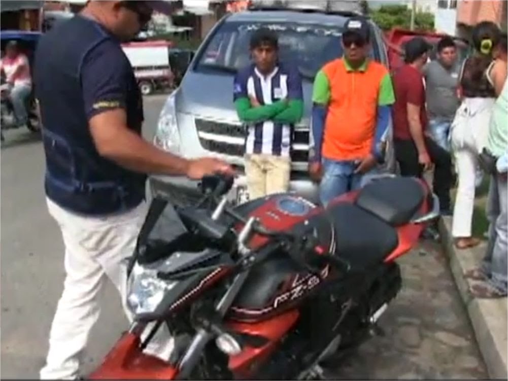 Tarapoto: Motociclista resulta herido tras chocar con minivan Tarapoto: Motociclista resulta herido tras chocar con minivan
