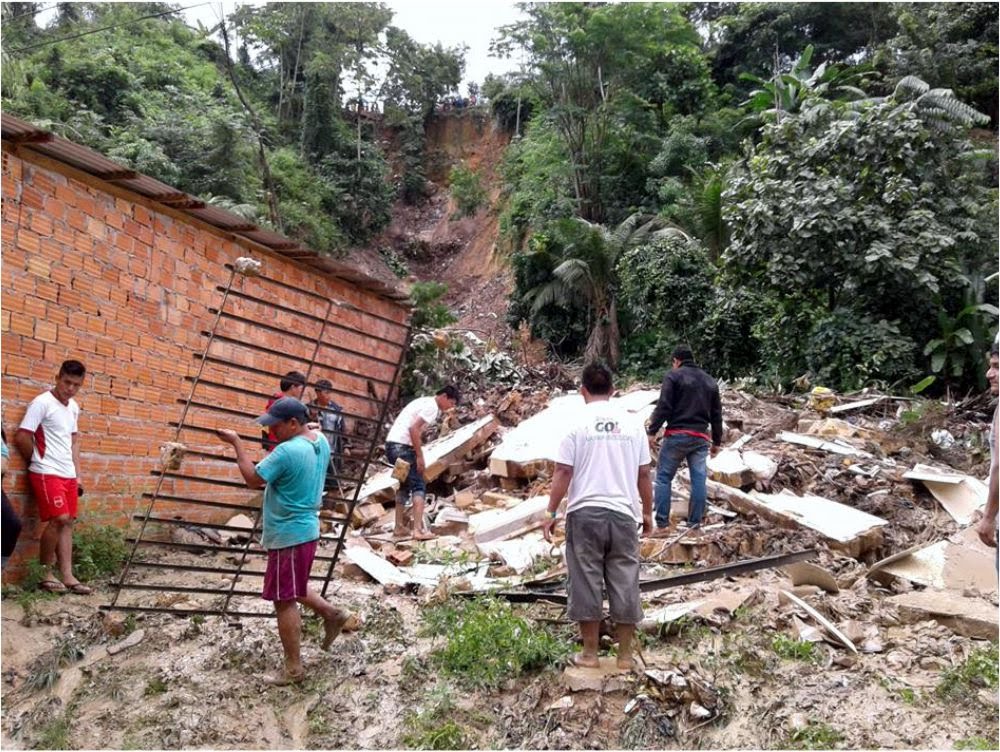 Desprendimiento de rocas y lodo deja sin vivienda a 2 familias en La Banda Desprendimiento de rocas y lodo deja sin vivienda a 2 familias en La Banda