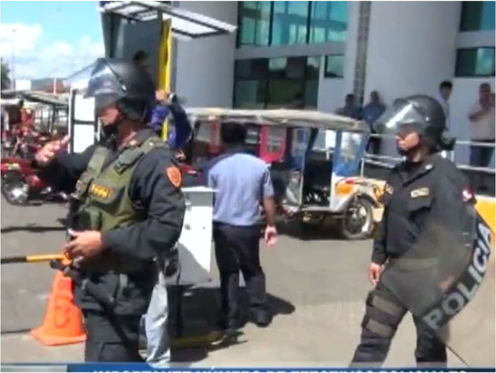 Importante número de efectivos policiales resguarda la llegada de Keiko Fujimori Importante número de efectivos policiales resguarda la llegada de Keiko Fujimori