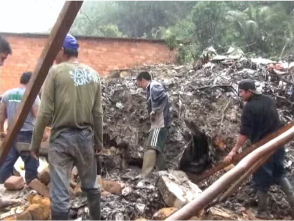 Realizan evaluación de daños en viviendas  afectadas por colapso de cerro