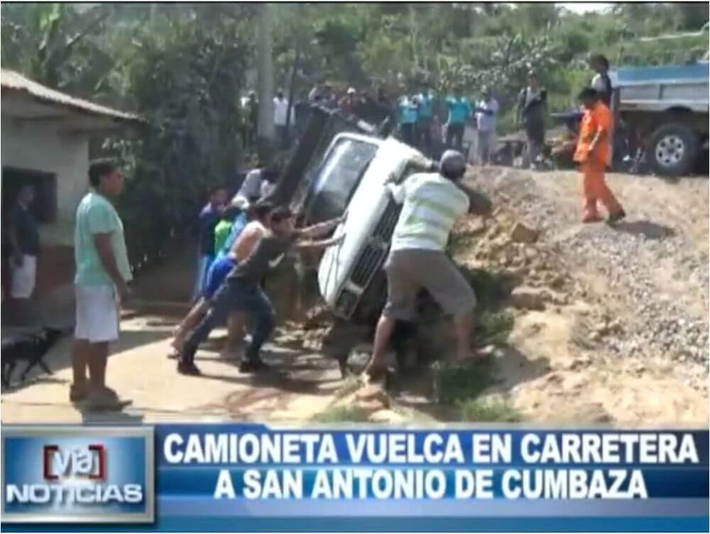 Camioneta vuelca en carretera a San Antonio de Cumbaza Camioneta vuelca en carretera a San Antonio de Cumbaza