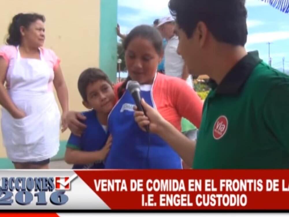 Elecciones 2016: Venta de comida en el frontis de la I.E Angel Custodio
