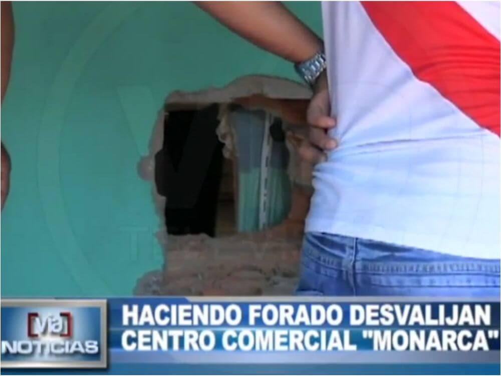 Haciendo forado desvalijan centro comercial “Monarca”