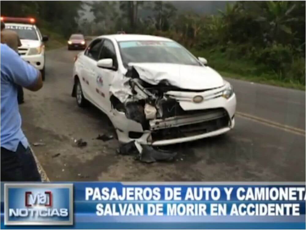 Moyobamba: pasajeros de auto y camioneta salvan de morir en accidente Moyobamba: pasajeros de auto y camioneta salvan de morir en accidente