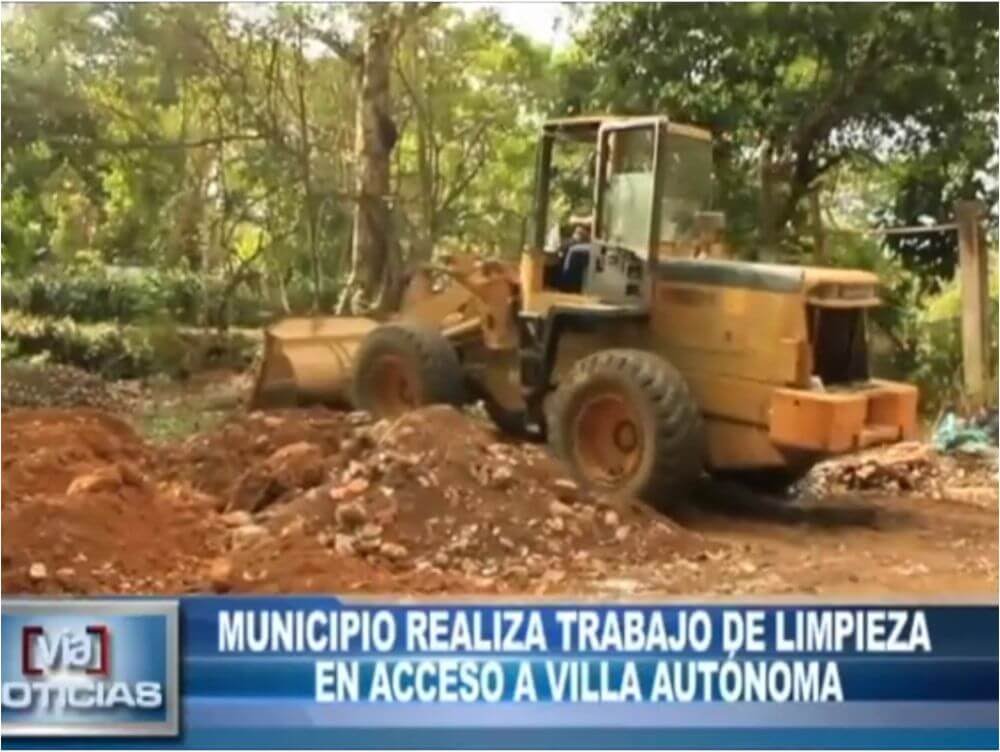 Municipio realiza trabajo de limpieza  en acceso a Villa Autónoma