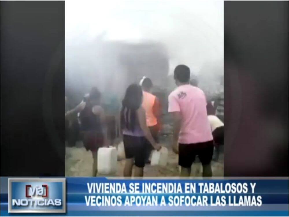 Vivienda se incendia en Tabalosos y vecinos apoyan a sofocar las llamas