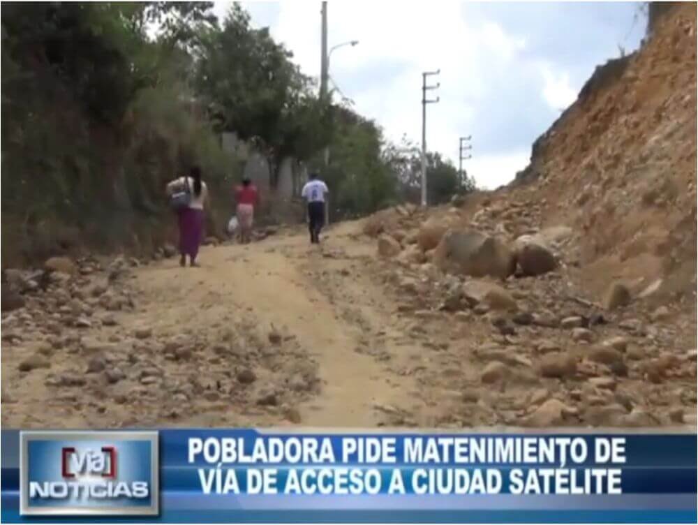 Pobladora pide matenimiento de vía de acceso a Ciudad Satélite Pobladora pide matenimiento de vía de acceso a Ciudad Satélite