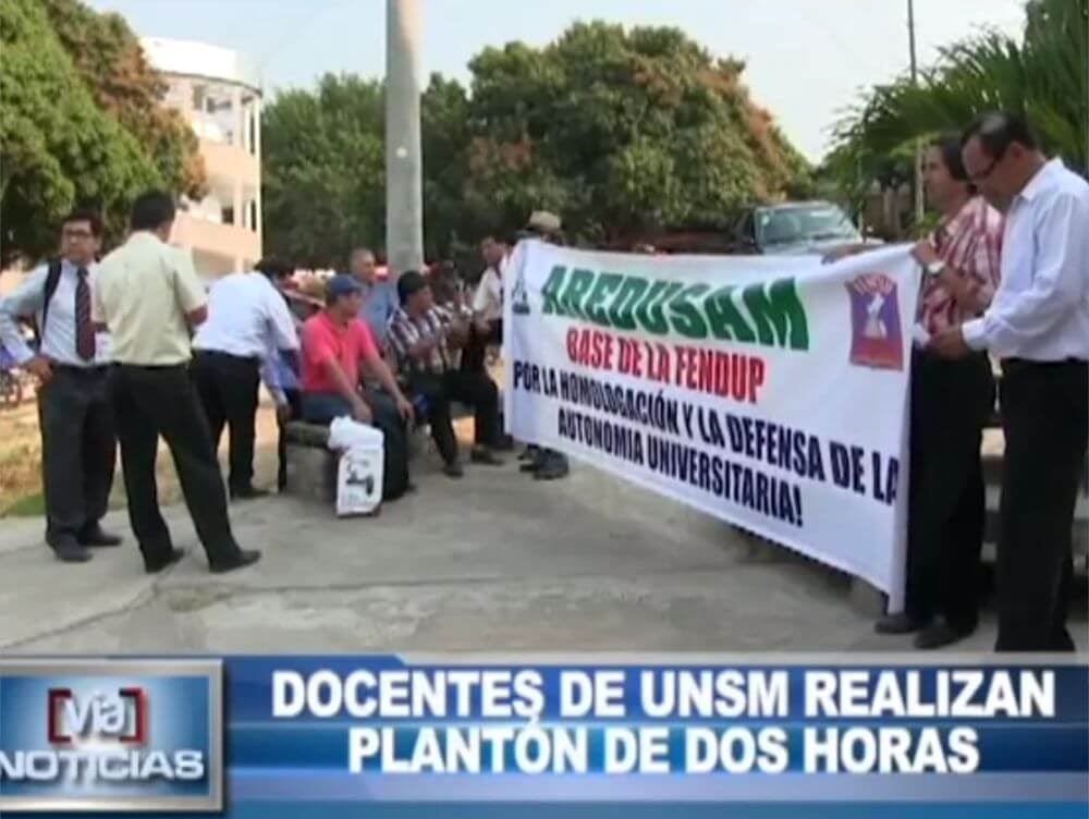 Tarapoto: docentes de UNSM realizan plantón de dos horas Tarapoto: docentes de UNSM realizan plantón de dos horas
