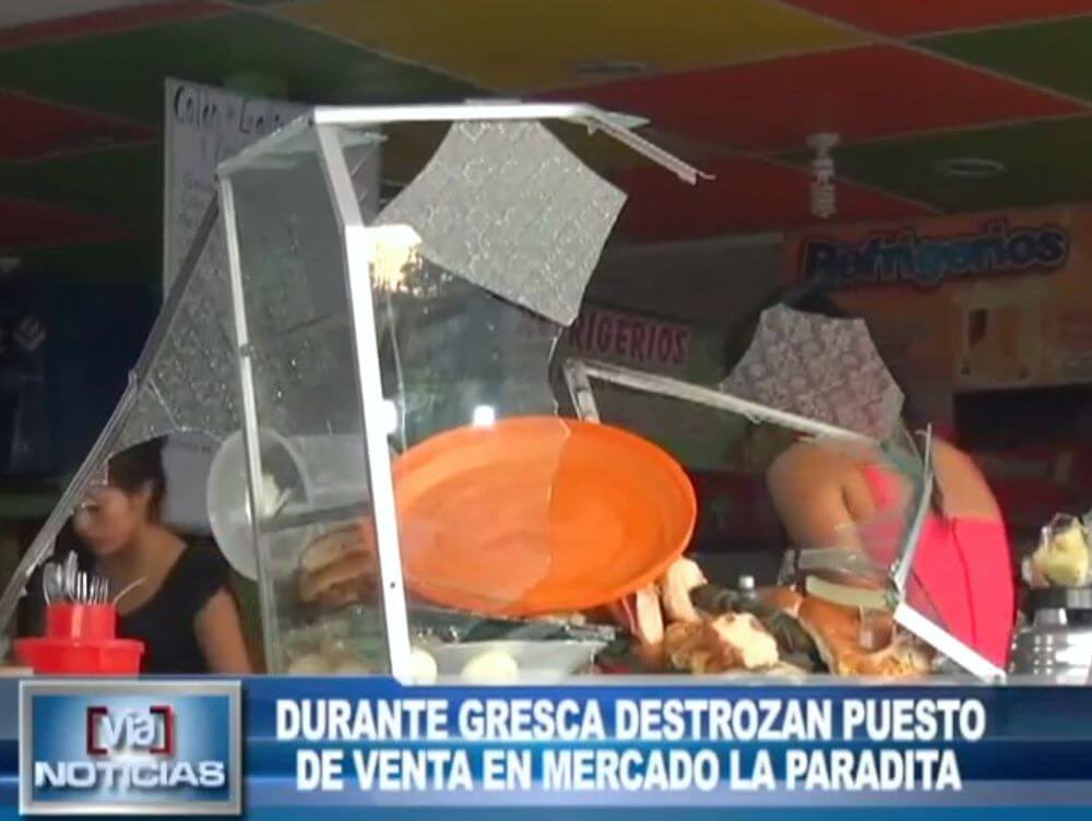 Tarapoto: durante gresca destrozan puesto de venta en mercado la paradita Tarapoto: durante gresca destrozan puesto de venta en mercado la paradita