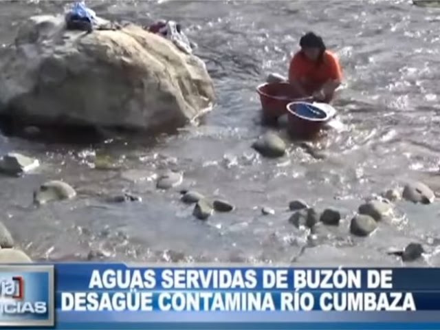 Aguas servidas de buzón de desague contamina Río Cumbaza Aguas servidas de buzón de desague contamina Río Cumbaza