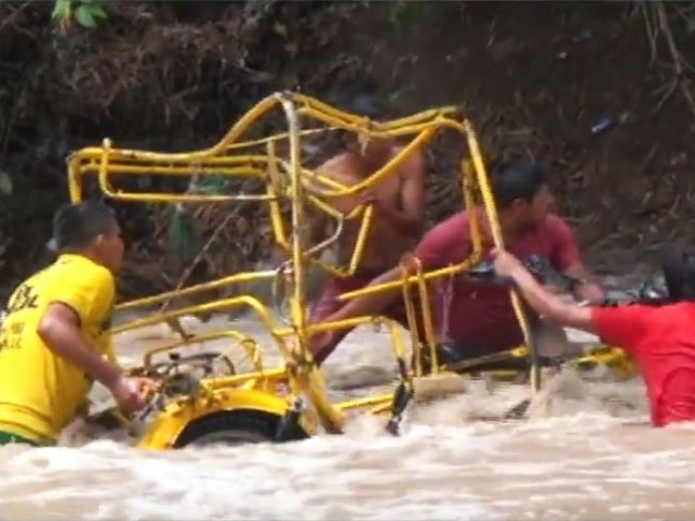 VIDEO: Creciente del río Shilcayo arrastra trimóvil y lo deja inservible VIDEO: Creciente del río Shilcayo arrastra trimóvil y lo deja inservible