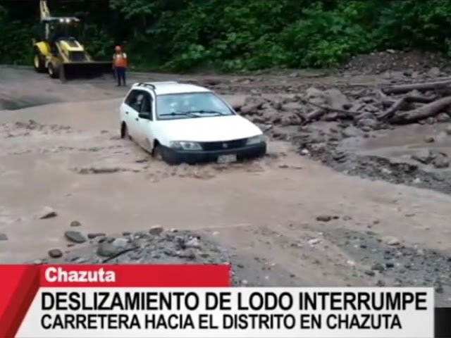 Deslizamiento de lodo interrumpe carretera hacia el distrito en Chazuta Deslizamiento de lodo interrumpe carretera hacia el distrito en Chazuta