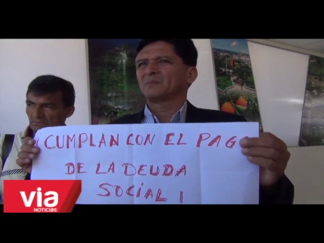 Dirigente del SUTEP exige a gobernador el pago de la deuda social Dirigente del SUTEP exige a gobernador el pago de la deuda social