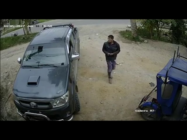 Hombre hurta laptop y celular de camioneta en menos de 40 segundos Hombre hurta laptop y celular de camioneta en menos de 40 segundos