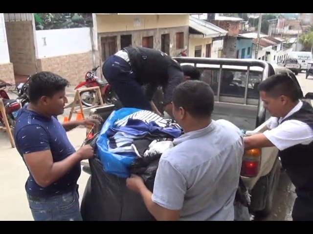 Intervienen a sujeto por vender ropa usada al parecer de contrabando Intervienen a sujeto por vender ropa usada al parecer de contrabando