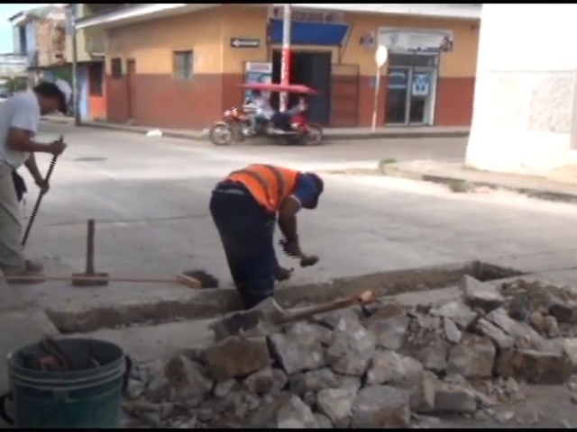 Construyen rompemuelle en el jirón José Olaya de Tarapoto Construyen rompemuelle en el jirón José Olaya de Tarapoto