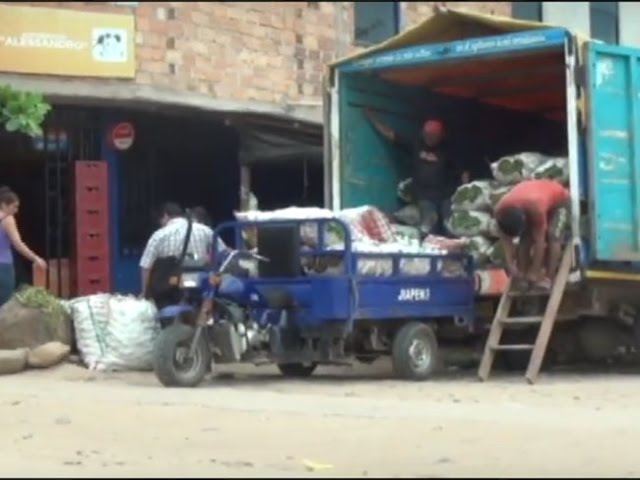 Camiones se posesionan de las calles adyacentes al mercado tres de Tarapoto Camiones se posesionan de las calles adyacentes al mercado tres de Tarapoto