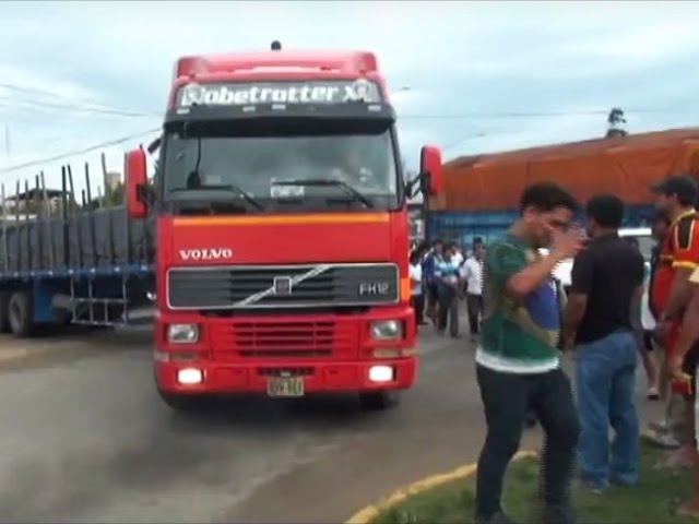 Desorden, descontrol y falta de respeto por choferes en la vía de evitamiento Desorden, descontrol y falta de respeto por choferes en la vía de evitamiento