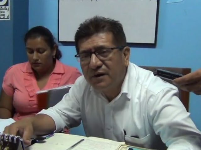 Profesores denuncian a director de la UGEL por supuesto abuso de autoridad Profesores denuncian a director de la UGEL por supuesto abuso de autoridad